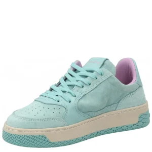 P02 LOW-TOP SNEAKER